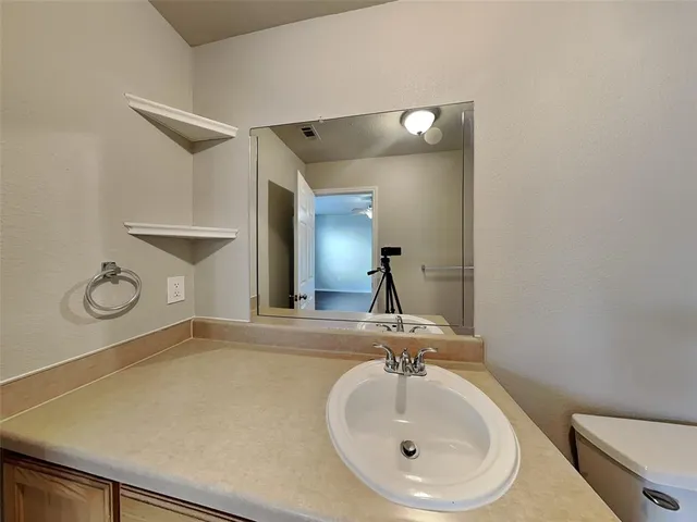 $1,599 | 215 Bobbie Ann Court, Granbury, TX 76049