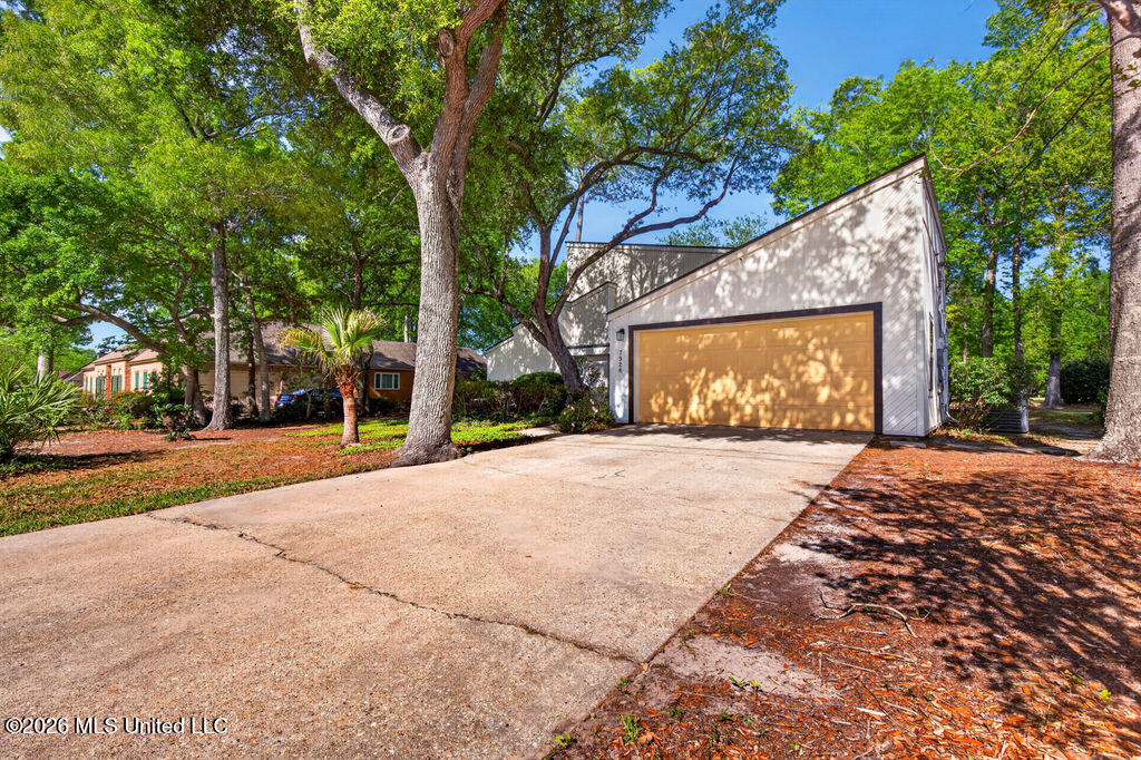 7928 Apaki Place Diamondhead, MS 39525 - Photo 4 of 51 Apaki 4