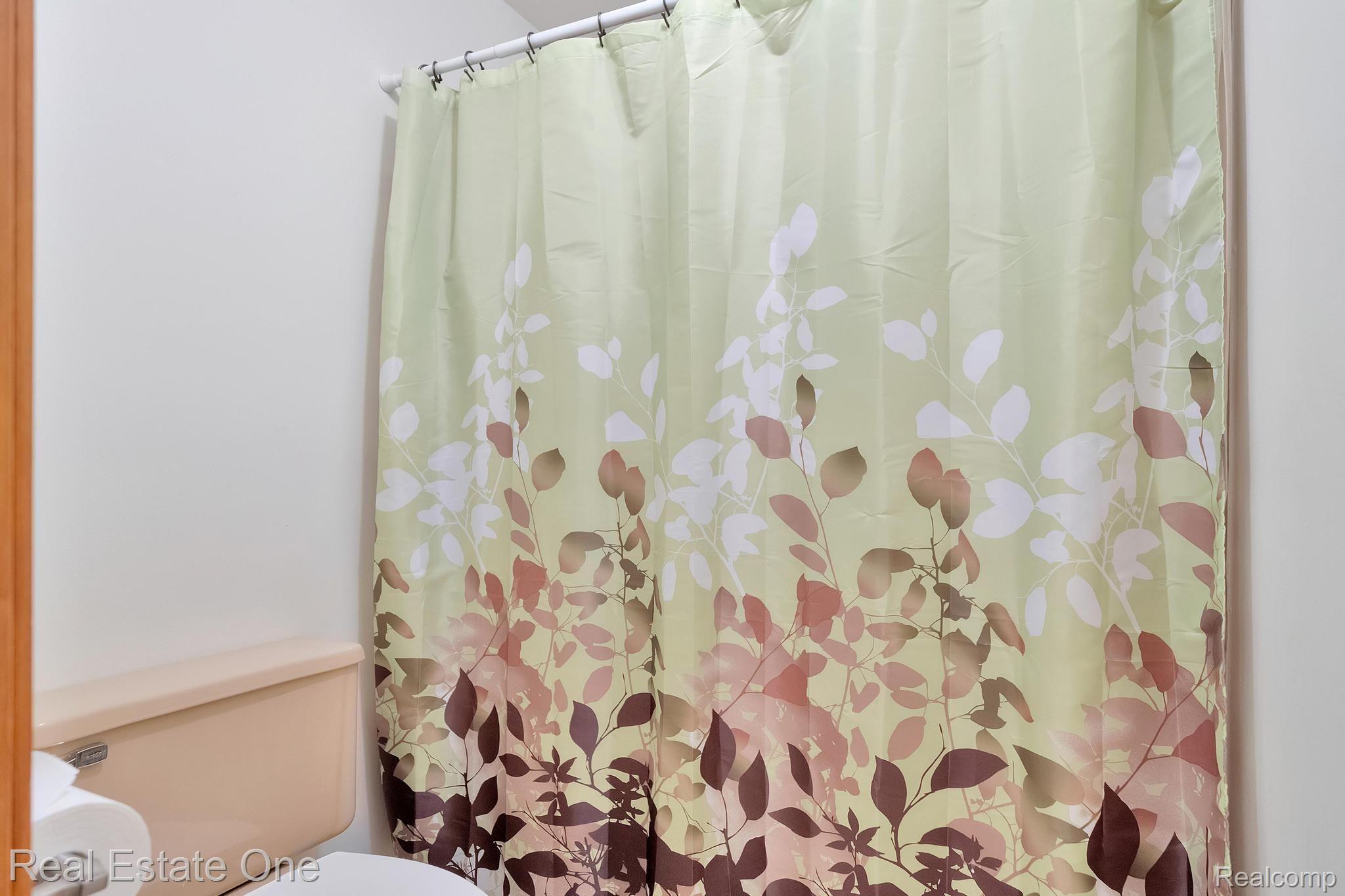 2700 Hadley Road Lapeer, MI 48446 - Photo 44 of 64 Tub is a one piece