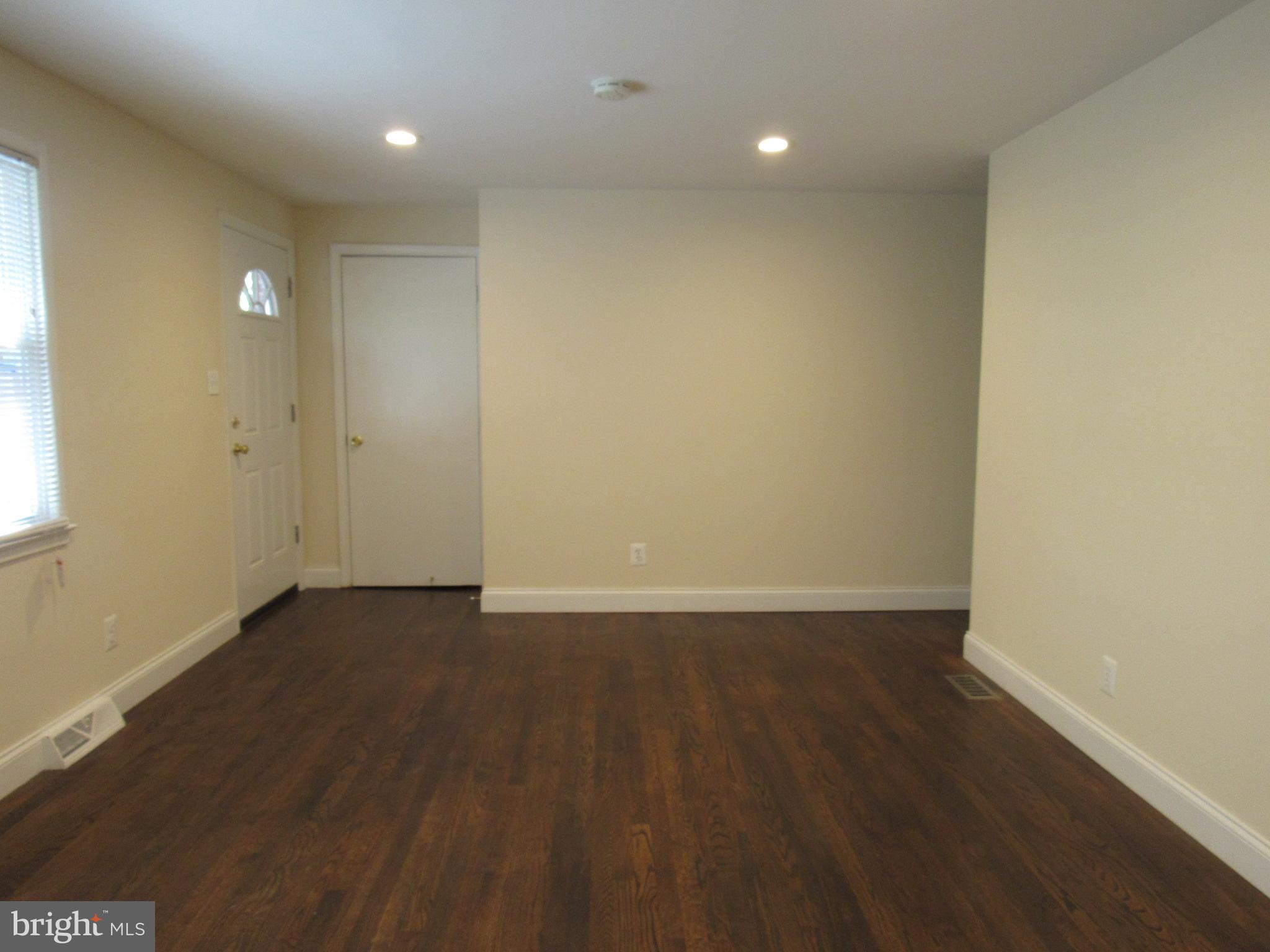 1700 Tioga Road Fort Washington, MD 20744 - Photo 6 of 30 Living Room