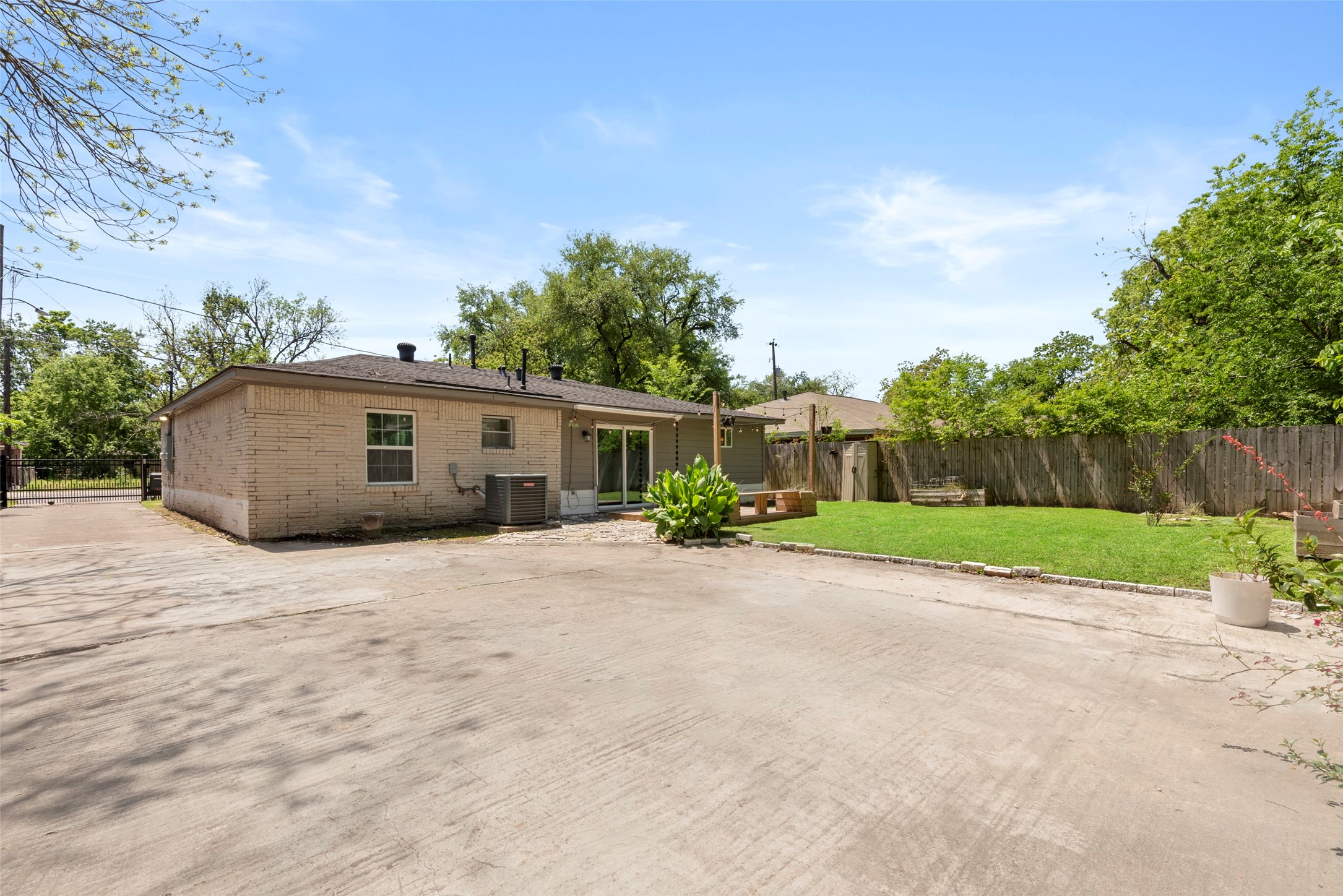 709 East 41st Street Houston, TX 77022 - Photo 24 of 25