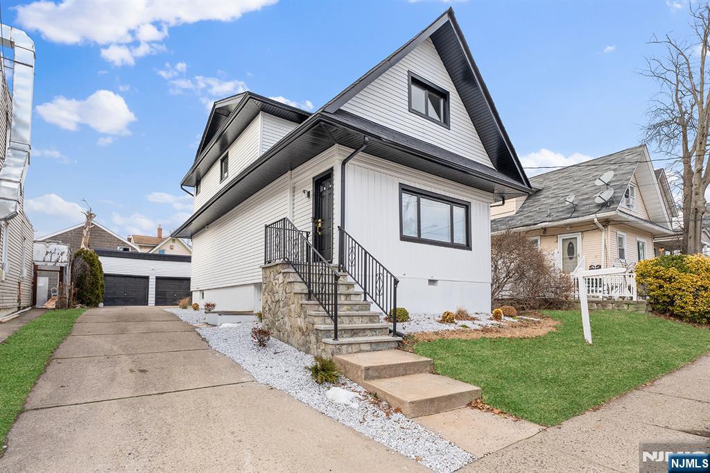 290 Queen Anne Road Teaneck, NJ 07666 - Photo 2 of 32