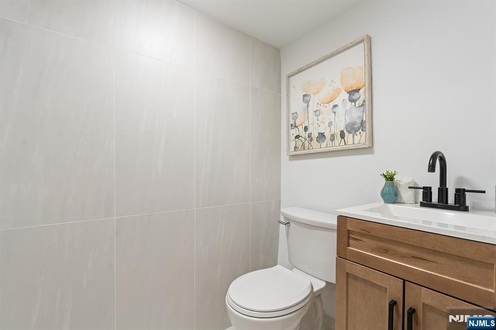 290 Queen Anne Road Teaneck, NJ 07666 - Photo 23 of 32