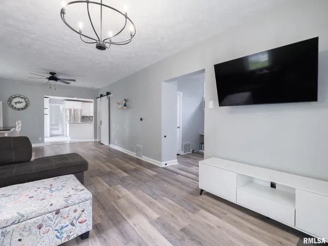 $244,900 | 619 North Santa Fe Avenue, Chillicothe, IL 61523