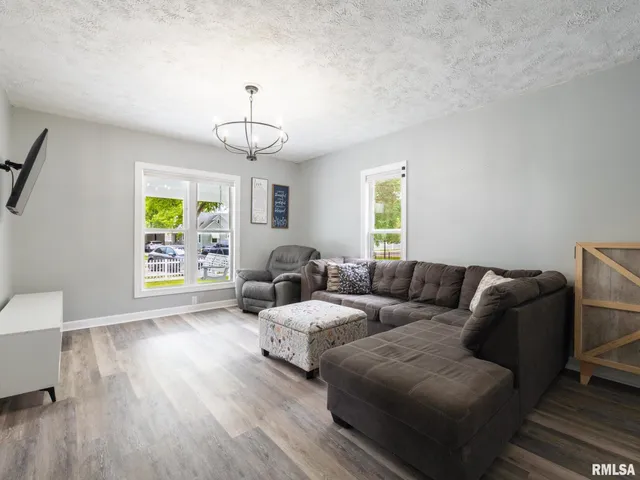 $244,900 | 619 North Santa Fe Avenue, Chillicothe, IL 61523