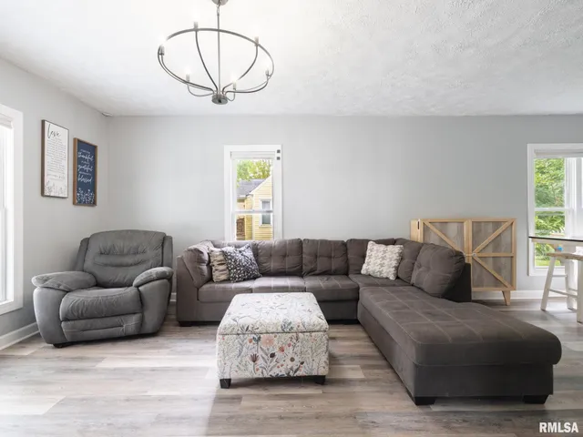 $244,900 | 619 North Santa Fe Avenue, Chillicothe, IL 61523