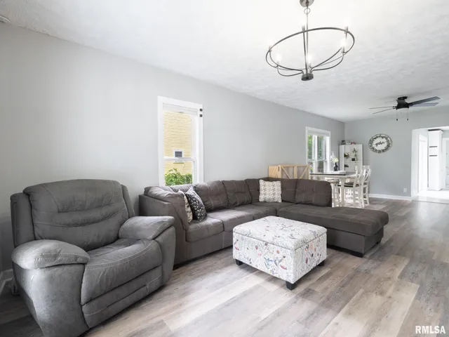 $244,900 | 619 North Santa Fe Avenue, Chillicothe, IL 61523