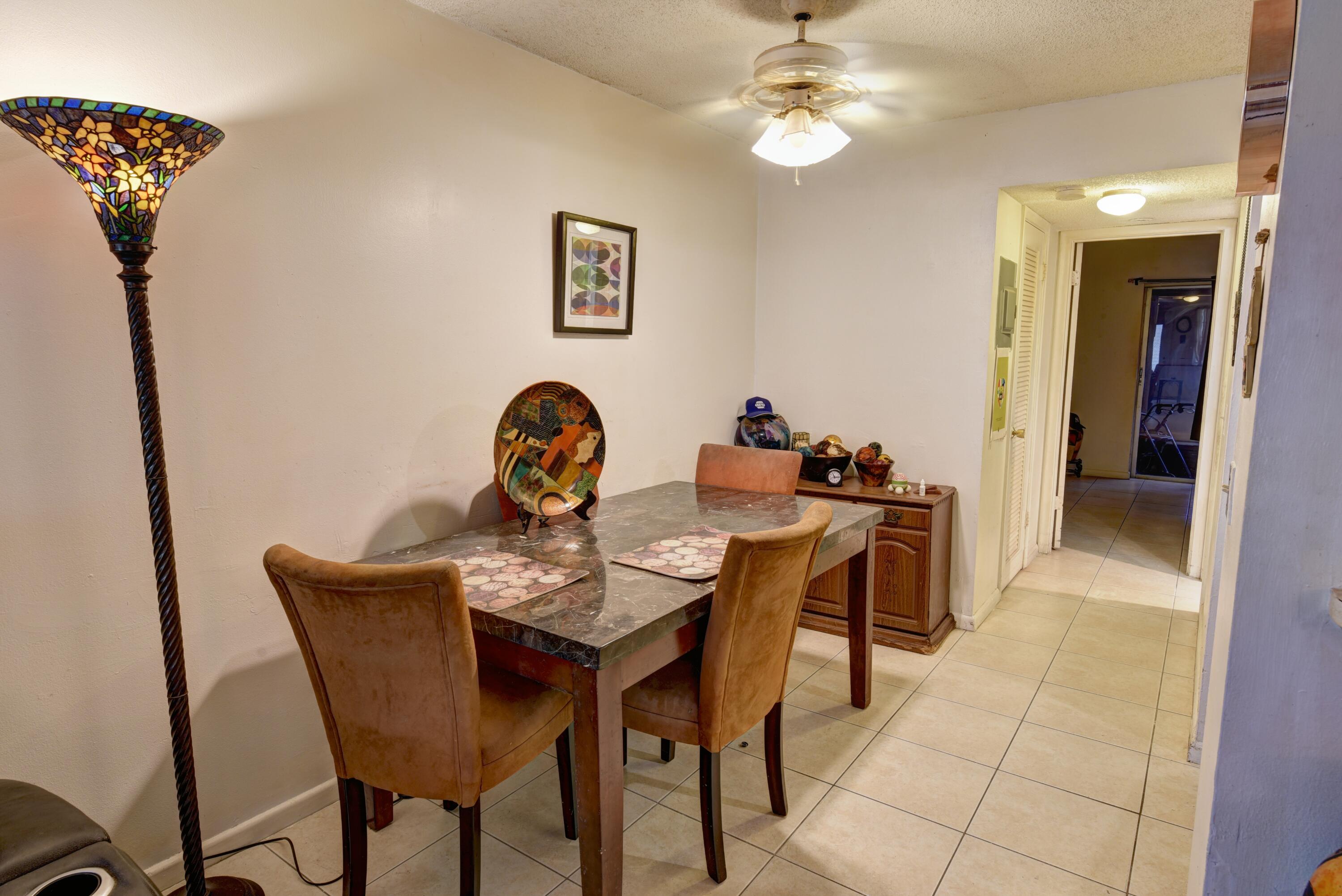 383 Markham R Deerfield Beach, FL 33442 - Photo 5 of 18 dining area