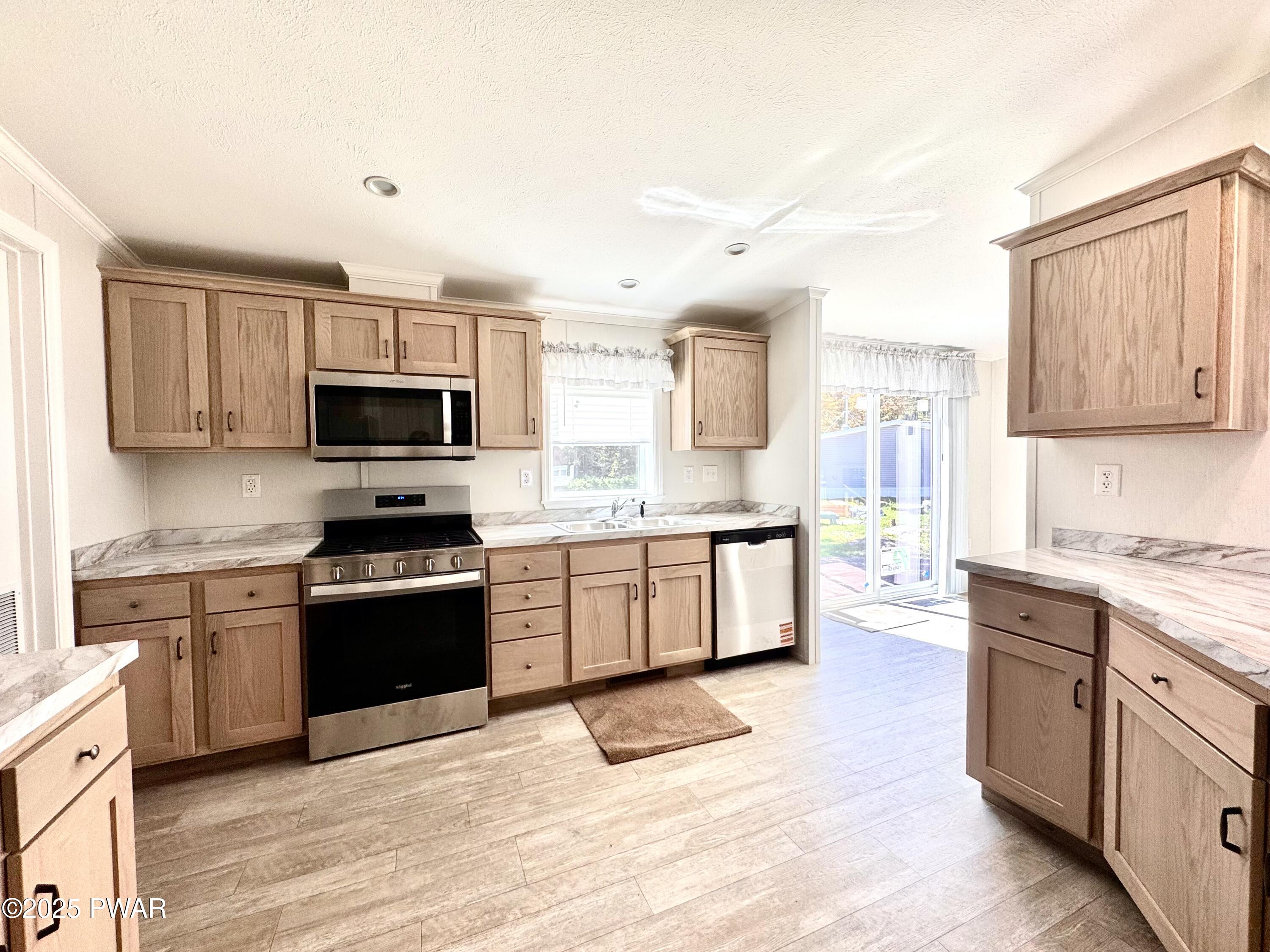 115 Middle Road Greentown, PA 18426 - Photo 9 of 56