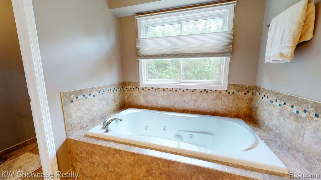 917 Rambling Drive Rochester Hills, MI 48307 - Photo 21 of 47