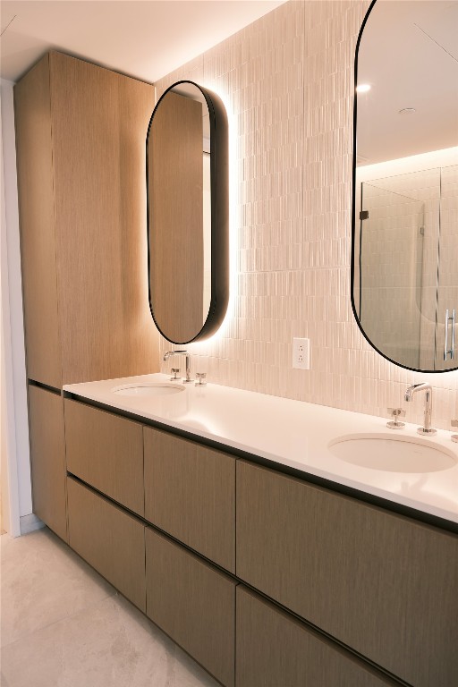 610 Davis Street, Unit 2708 Austin, TX 78701 - Photo 12 of 40 a bathroom with a sink and a mirror