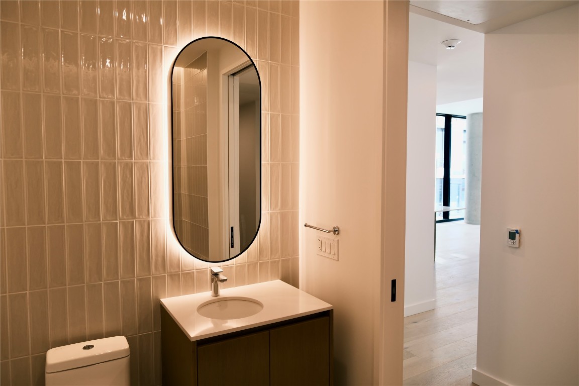 610 Davis Street, Unit 2708 Austin, TX 78701 - Photo 15 of 40 a bathroom with a sink a toilet and a mirror