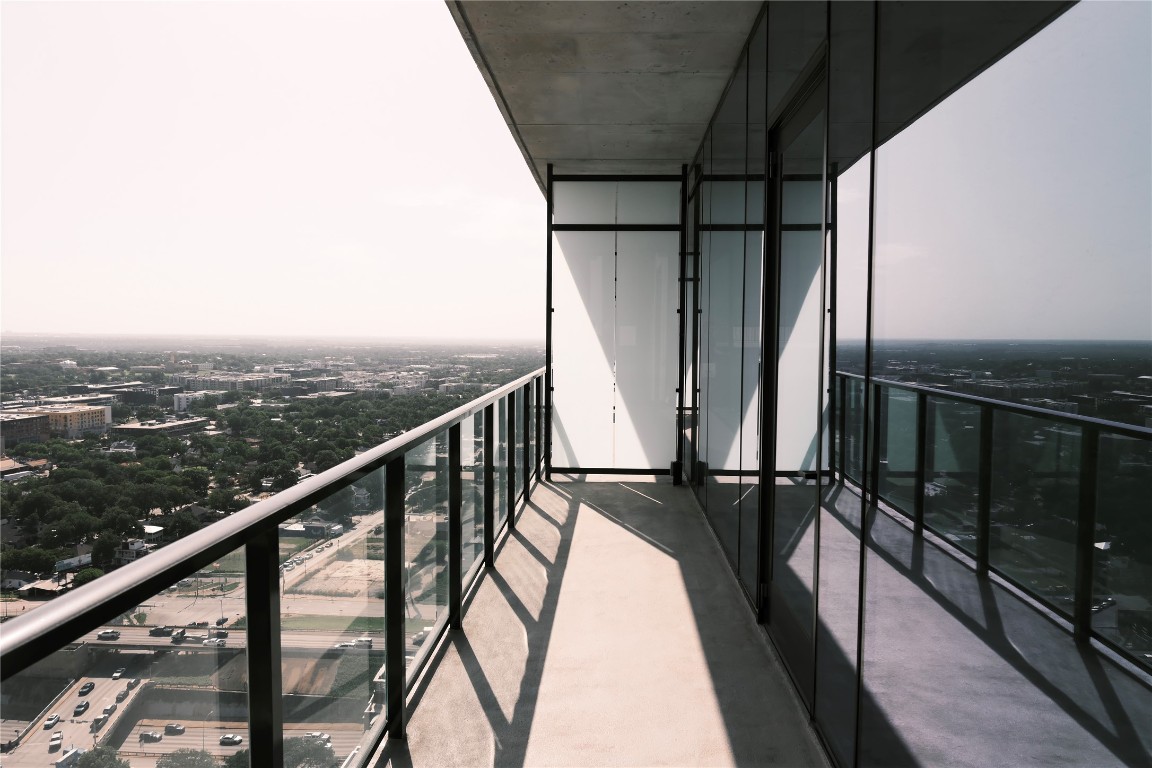 610 Davis Street, Unit 2708 Austin, TX 78701 - Photo 4 of 40 Balcony with a city view
