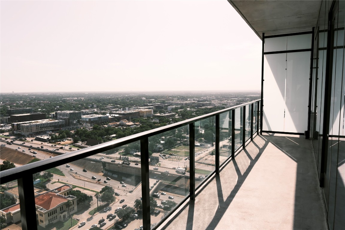 610 Davis Street, Unit 2708 Austin, TX 78701 - Photo 5 of 40 Balcony with a city view