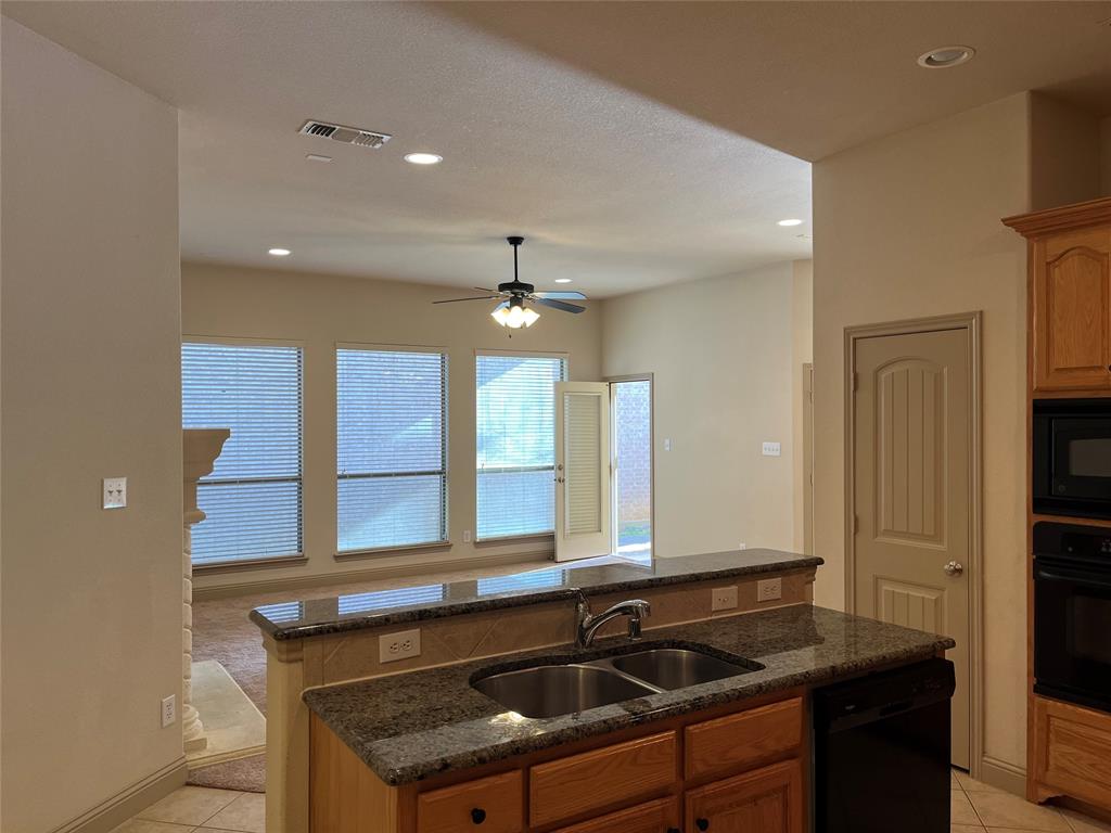 817 La Cima Irving, TX 75039 - Photo 11 of 40