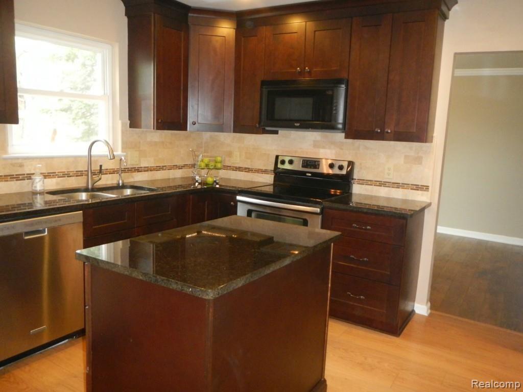1510 Deerhurst Lane Rochester Hills, MI 48307 - Photo 5 of 16