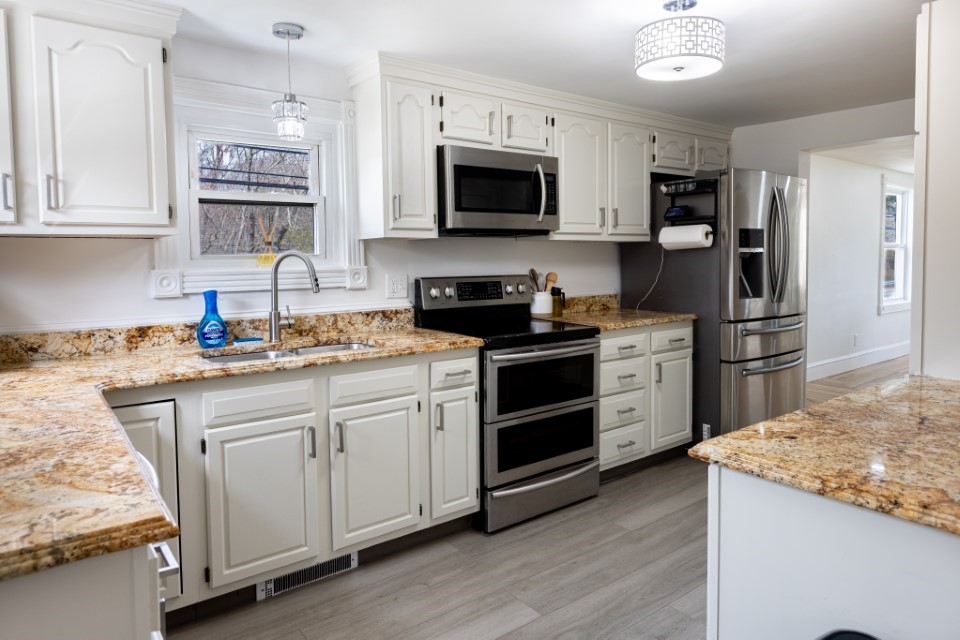 838 Centerville Road Warwick, RI 02886 - Photo 9 of 38 Main floor kitchen