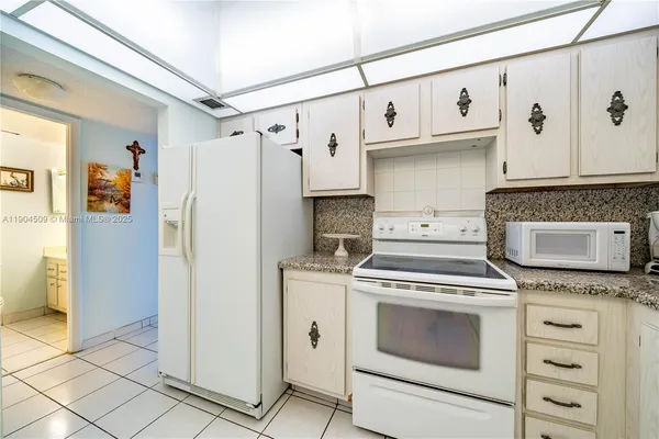 $2,000 | 3800 South Ocean Drive, Unit 508, Hollywood, FL 33019