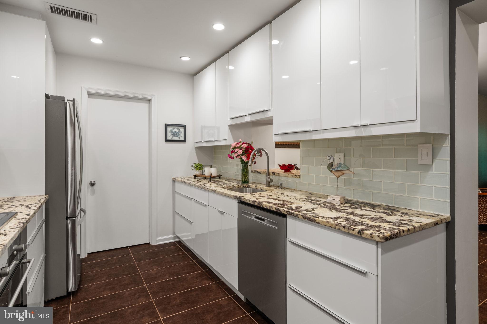 5804 Cove Landing Road, Unit 101 Burke, VA 22015 - Photo 10 of 37 Kitchen
