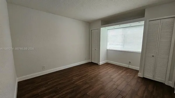 $2,350 | 305 Lakeview Drive, Unit 101, Weston, FL 33326