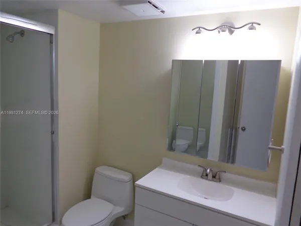 $2,350 | 305 Lakeview Drive, Unit 101, Weston, FL 33326