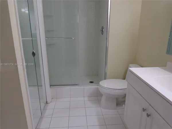 $2,350 | 305 Lakeview Drive, Unit 101, Weston, FL 33326