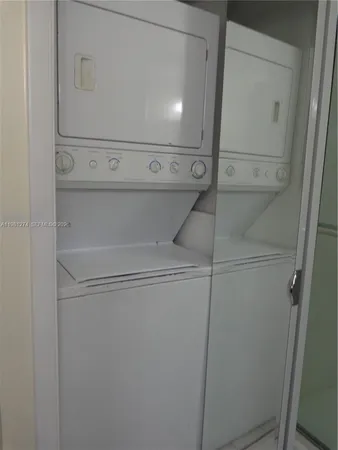 $2,350 | 305 Lakeview Drive, Unit 101, Weston, FL 33326