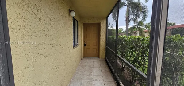 $2,350 | 305 Lakeview Drive, Unit 101, Weston, FL 33326