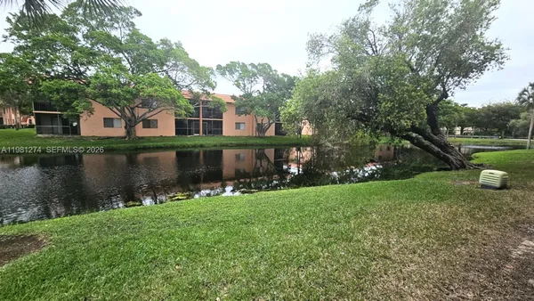 $2,350 | 305 Lakeview Drive, Unit 101, Weston, FL 33326