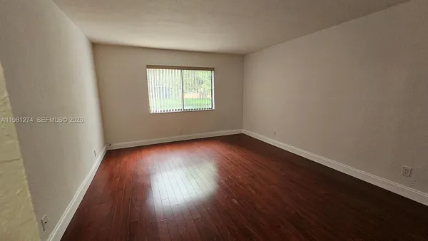 $2,350 | 305 Lakeview Drive, Unit 101, Weston, FL 33326