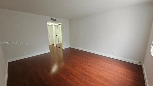 $2,350 | 305 Lakeview Drive, Unit 101, Weston, FL 33326