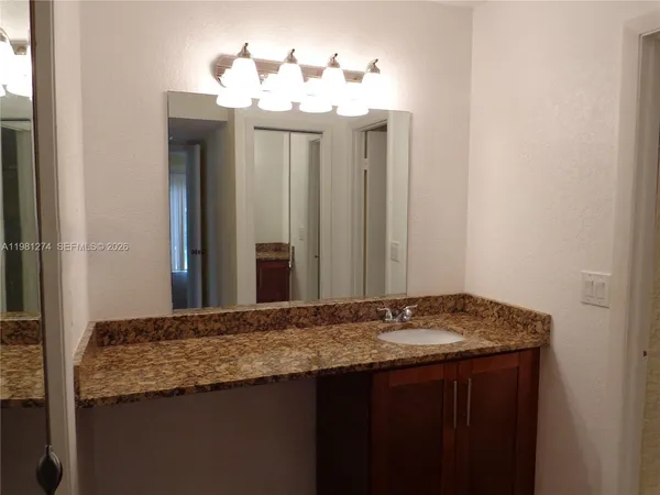 $2,350 | 305 Lakeview Drive, Unit 101, Weston, FL 33326