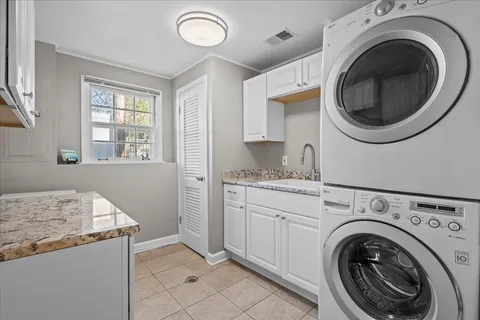 a bedroom with a washer and dryer