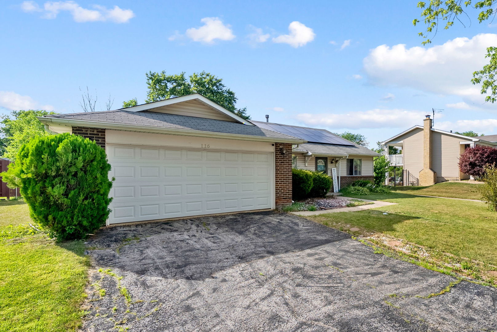 116 Cloverleaf Road Matteson, IL 60443 - Photo 2 of 8 a front view of a house with garden