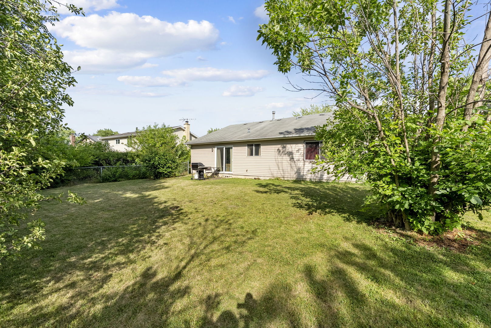 116 Cloverleaf Road Matteson, IL 60443 - Photo 5 of 8 a view of a house with a yard
