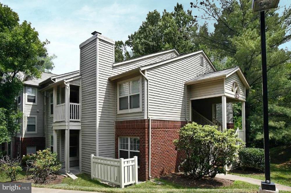 1785 Jonathan Way, Unit B Reston, VA 20190 - Photo 2 of 26 a front view of a house with a garden