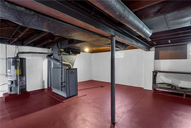 a view of livingroom with furniture