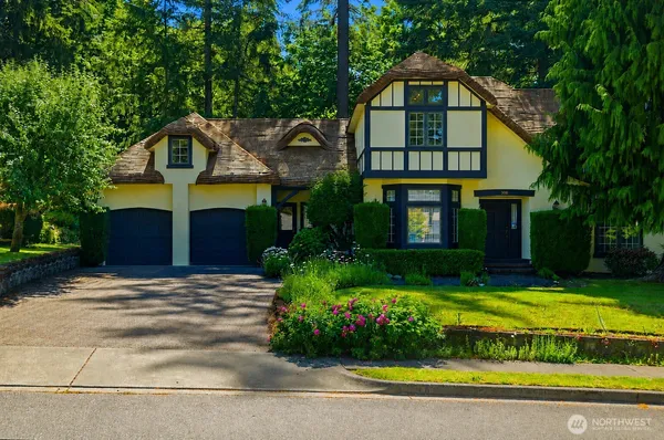 $829,950 | 306 Keach Loop, Steilacoom, WA 98388