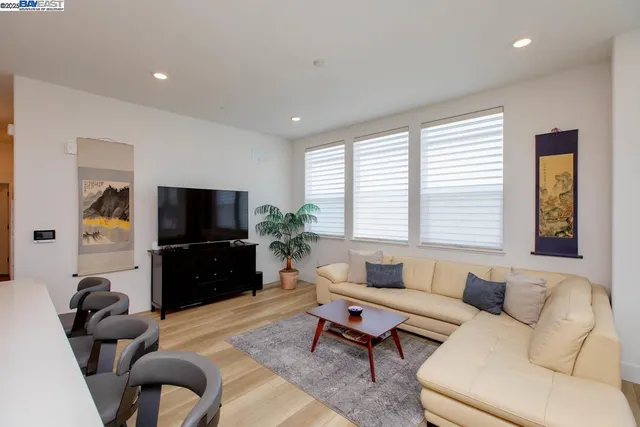 $958,800 | 2885 Tradewind Drive, Alameda, CA 94501