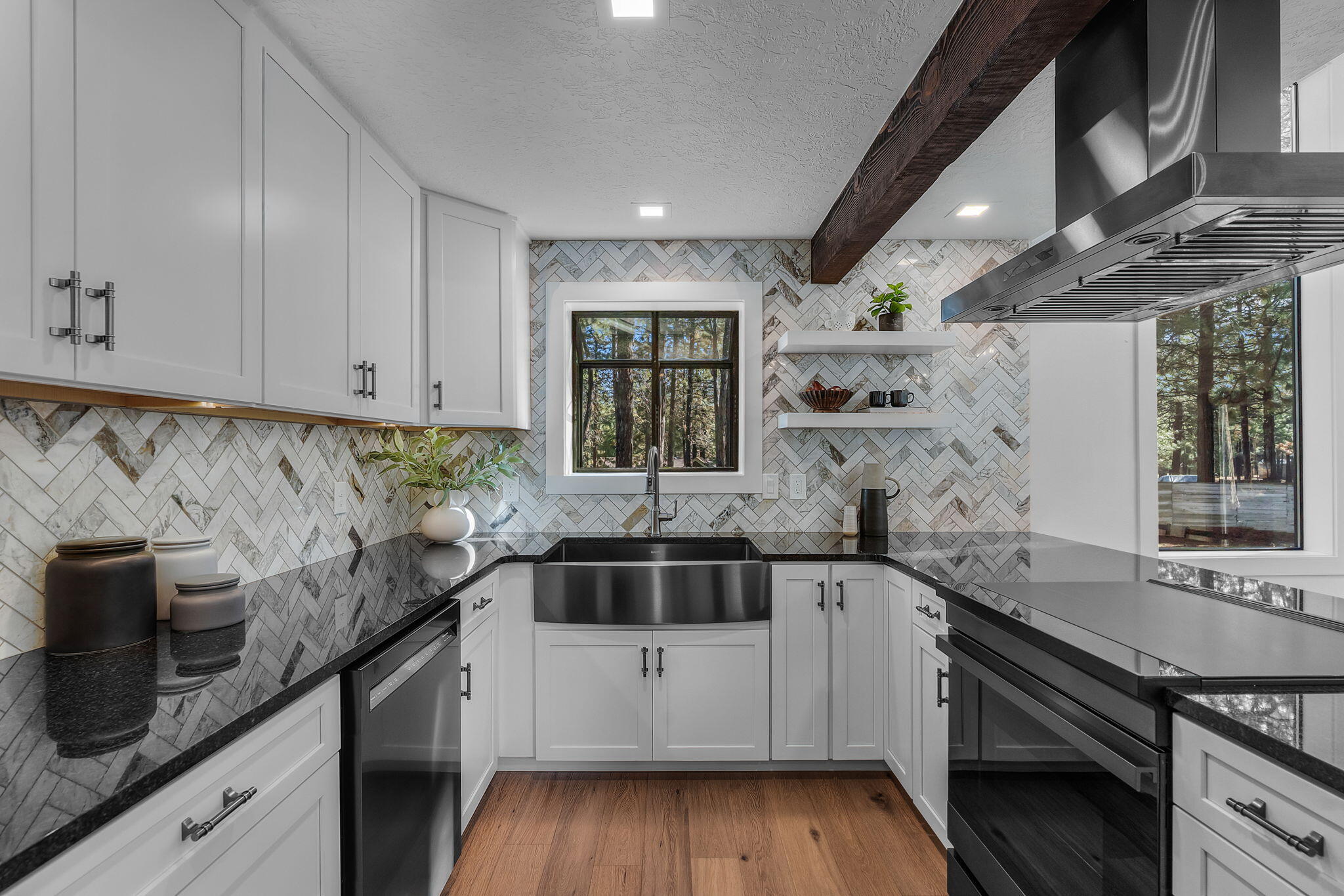 14455 Crossroads Loop Sisters, OR 97759 - Photo 5 of 37