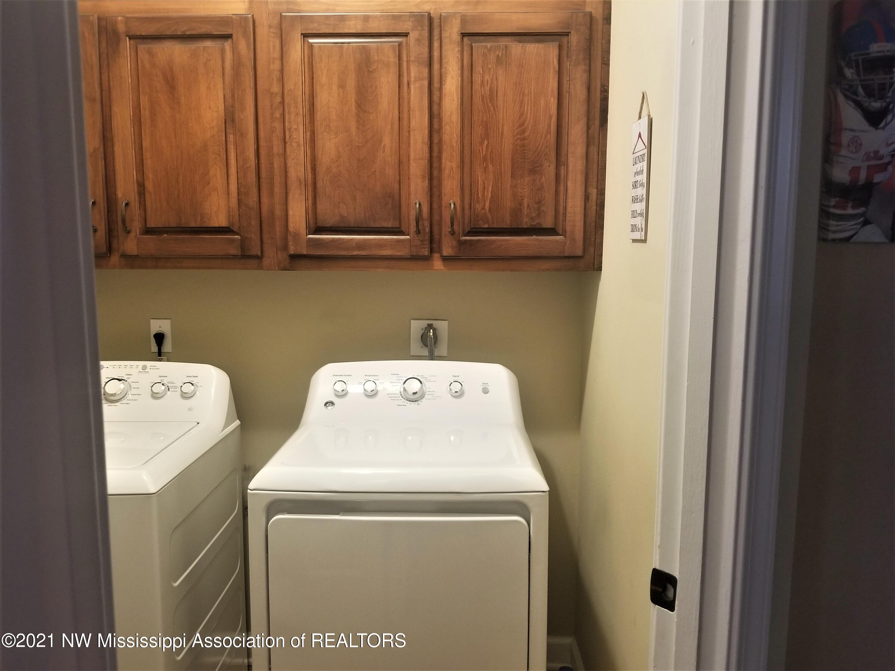 611 Ridge View Drive Hernando, MS 38632 - Photo 15 of 25 Laundry Room