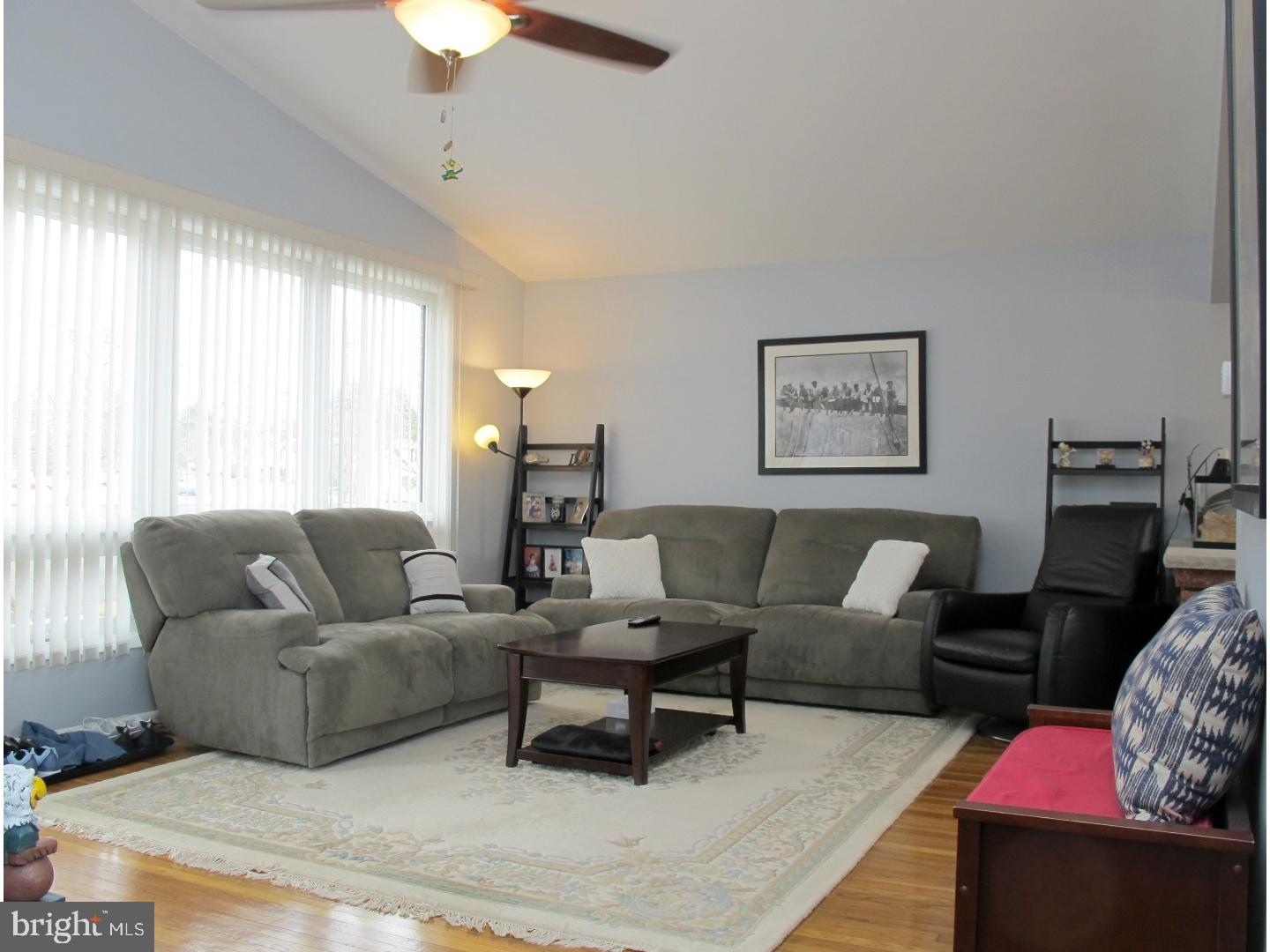 168 Valleybrook Road East Cherry Hill, NJ 08034 - Photo 6 of 22 Living Room