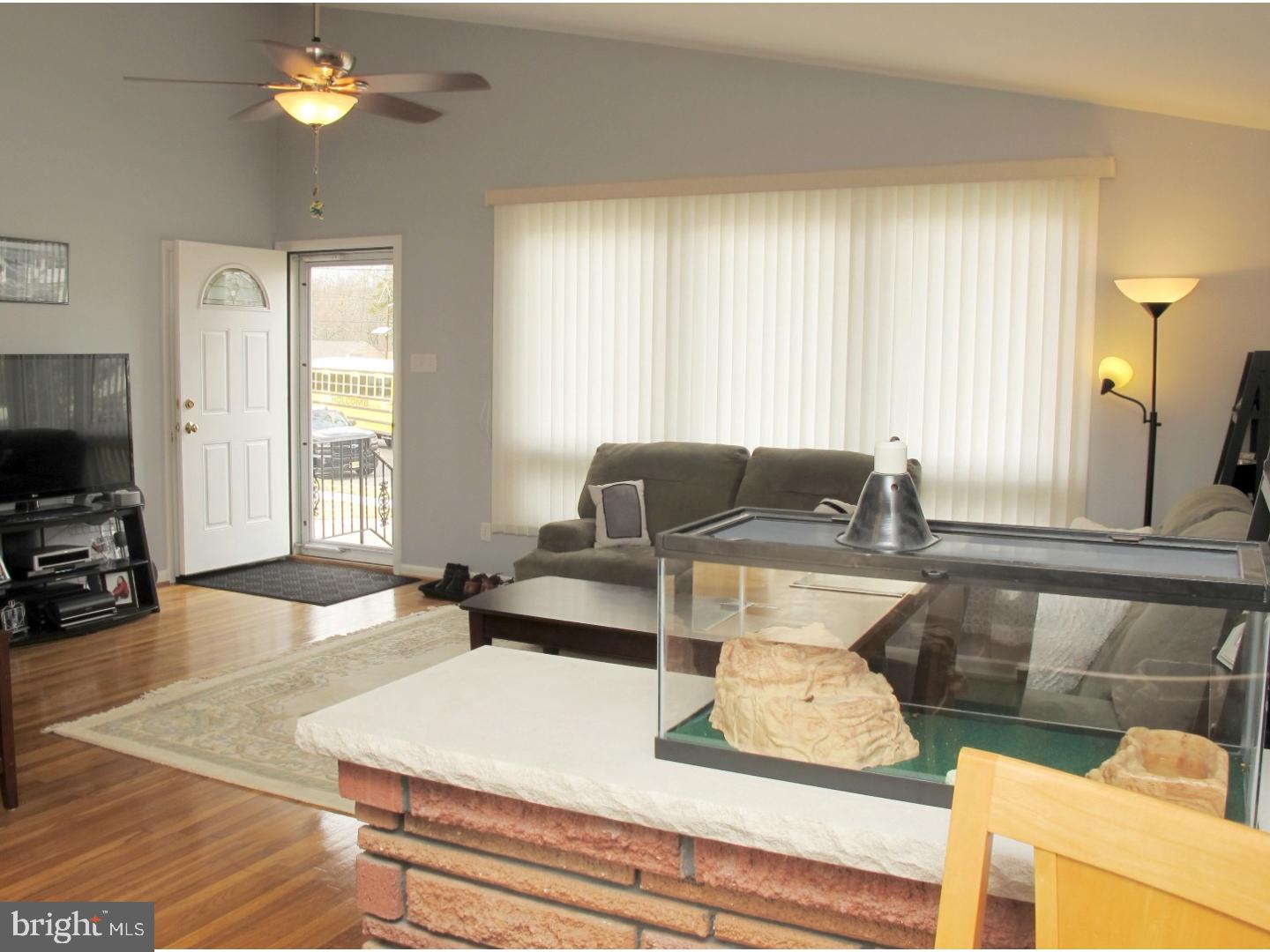 168 Valleybrook Road East Cherry Hill, NJ 08034 - Photo 7 of 22 Living Room