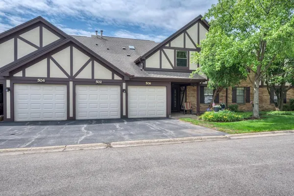 $237,000 | 504 Elizabeth Drive, Unit 18BL, Wood Dale, IL 60191