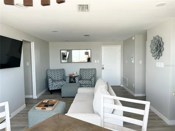 $2,150 | 1255 Tarpon Center Drive, Unit 612, Venice, FL 34285