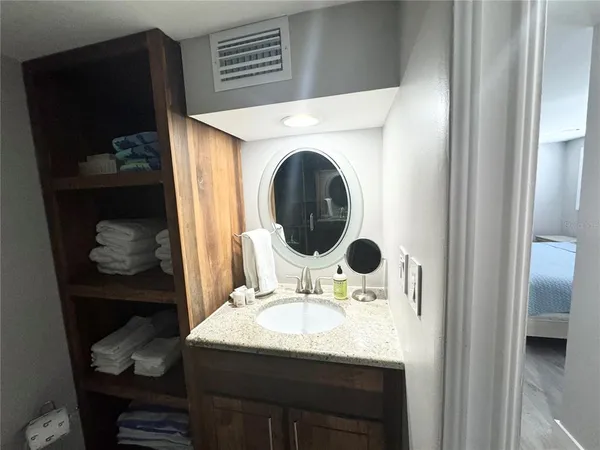 $2,150 | 1255 Tarpon Center Drive, Unit 612, Venice, FL 34285