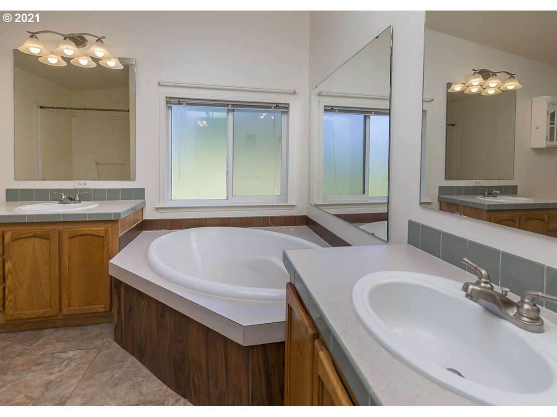 58393 Chase Road Warren, OR 97053 - Photo 12 of 22 Gallery Image 12