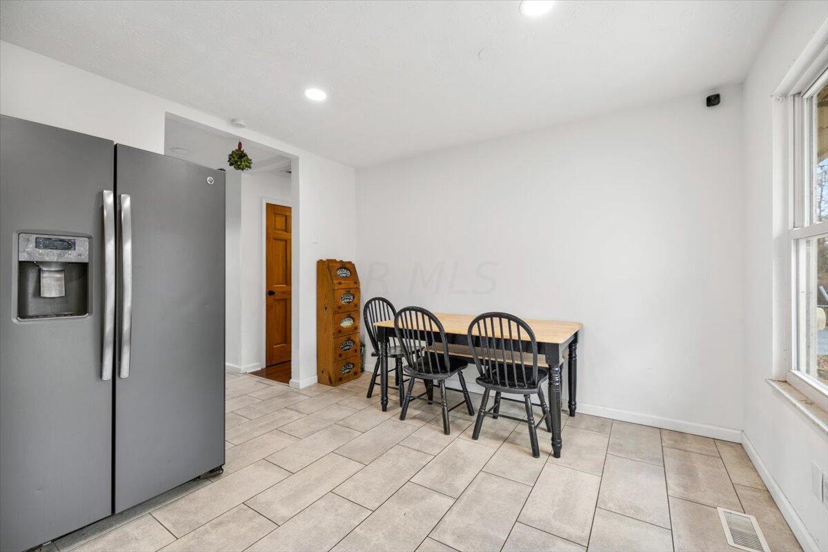 5540 London Groveport Road Orient, OH 43146 - Photo 12 of 34 14-Dining Room-5540 London Groveport Rd-