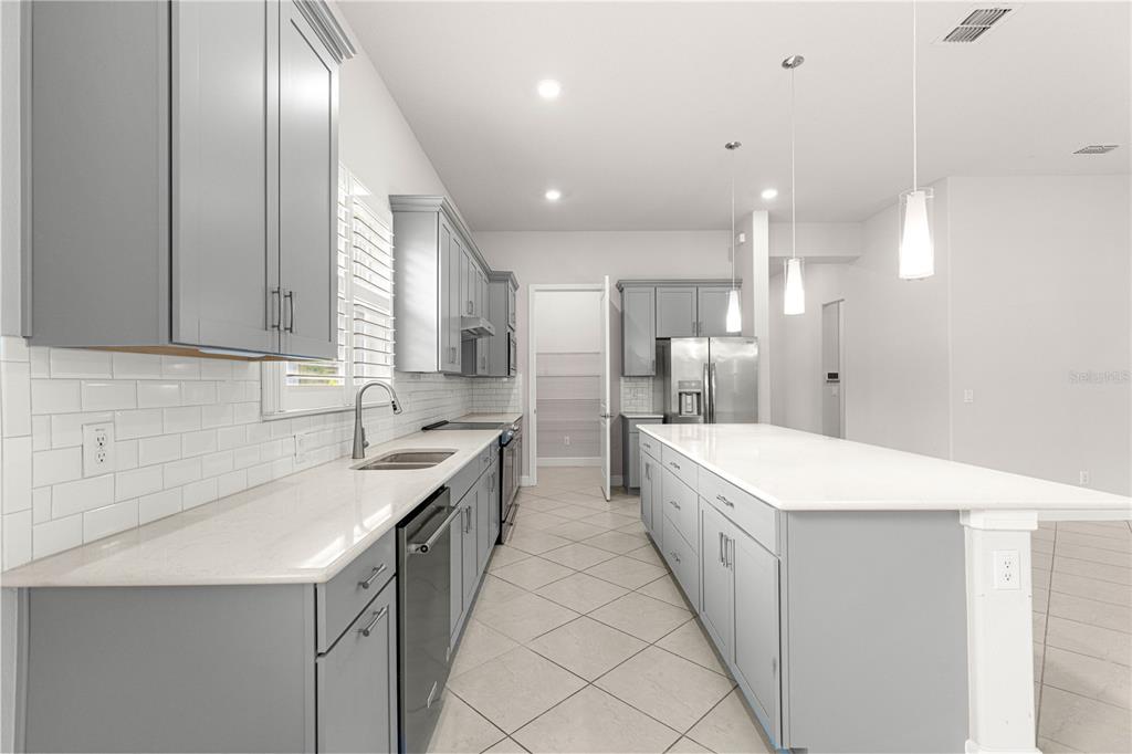 9147 Southwest 65th Loop Ocala, FL 34481 - Photo 4 of 58 Gallery Image 4