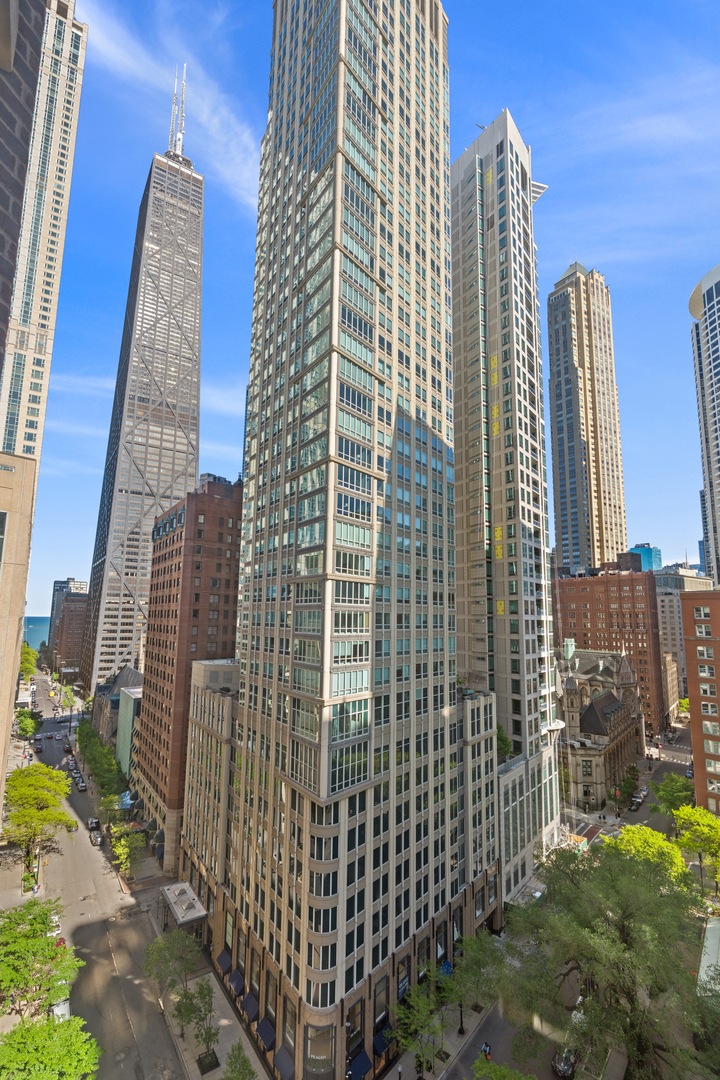 40 East Delaware Place, Unit 1502 Chicago, IL 60611 - Photo 21 of 25